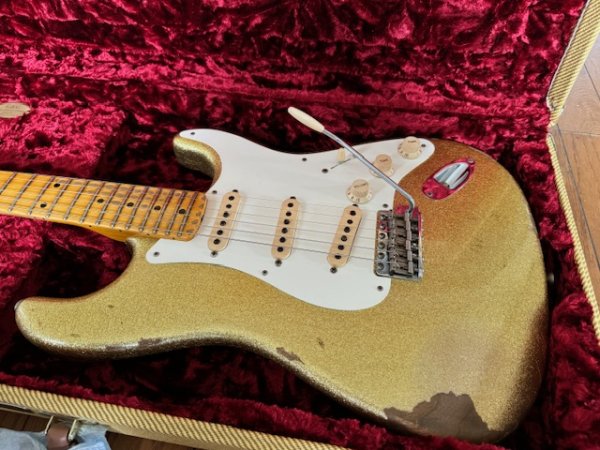 画像1: Fender Custom Shop 1957 Stratocaster Relic  - Handwound PU's / Gold Sparkle (1)