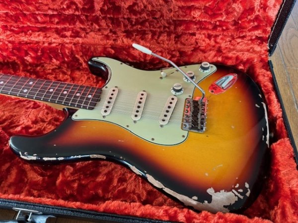 画像1: Fender Custom Shop Michael Landau Signature 1968 Relic Stratocaster - Handwound PU's / Bleached 3-Color Sunburst (1)