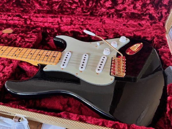 画像1: Fender Custom Shop Limited Edition '54 Stratocaster Black / Gold Hard Ware (1)